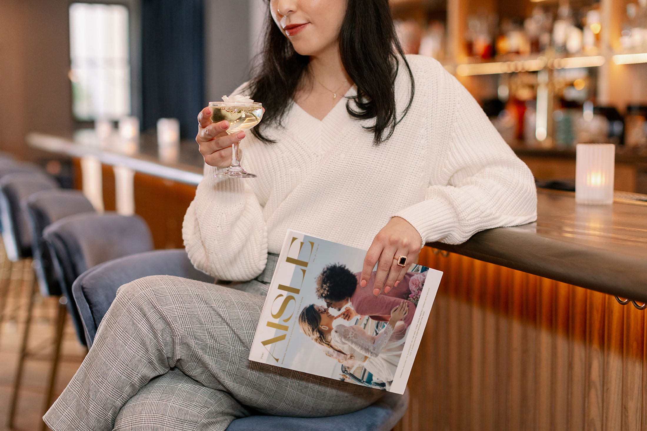 The Aisle in woman's hand sitting at bar